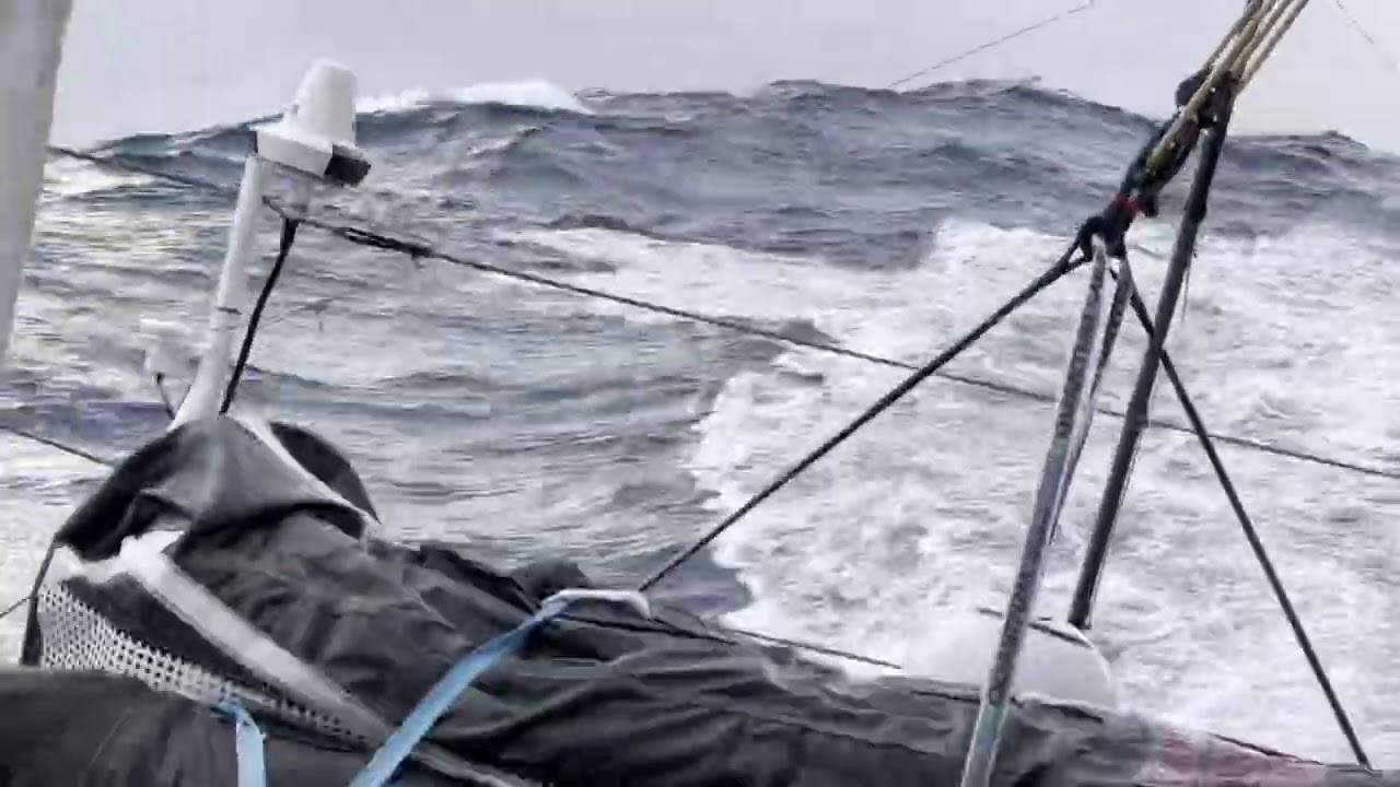 ⁣Day 25 - 18:20 - One minute of Southern Ocean Ambiance