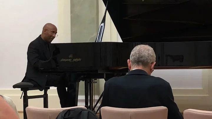 Sean Sutherland (piano) - Chopin Amateur Piano Com...
