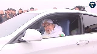 Президент Бердымухамедов cпел министрам из своей машины… Resimi
