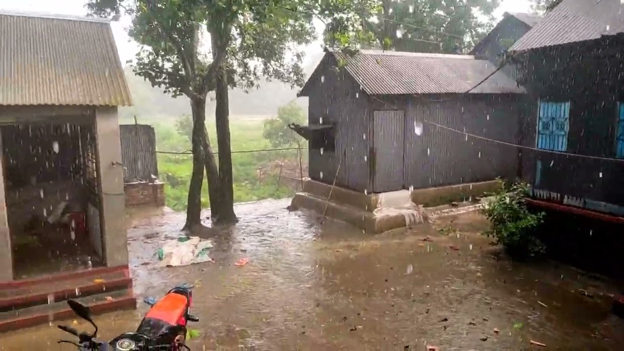 ১লা মে আজ প্রথম প্রচুর বৃষ্টি হচ্ছে অসাধারণ দৃশ্য