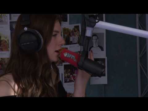 Maan - 'Silent Night' - 3FM SR16