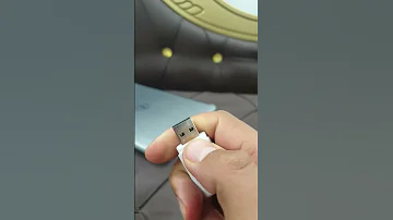 كيفية ادخال فلاش درايف USB في لابتوب 