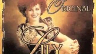 Video thumbnail of "Lily y su Gran Trio - Anoche"