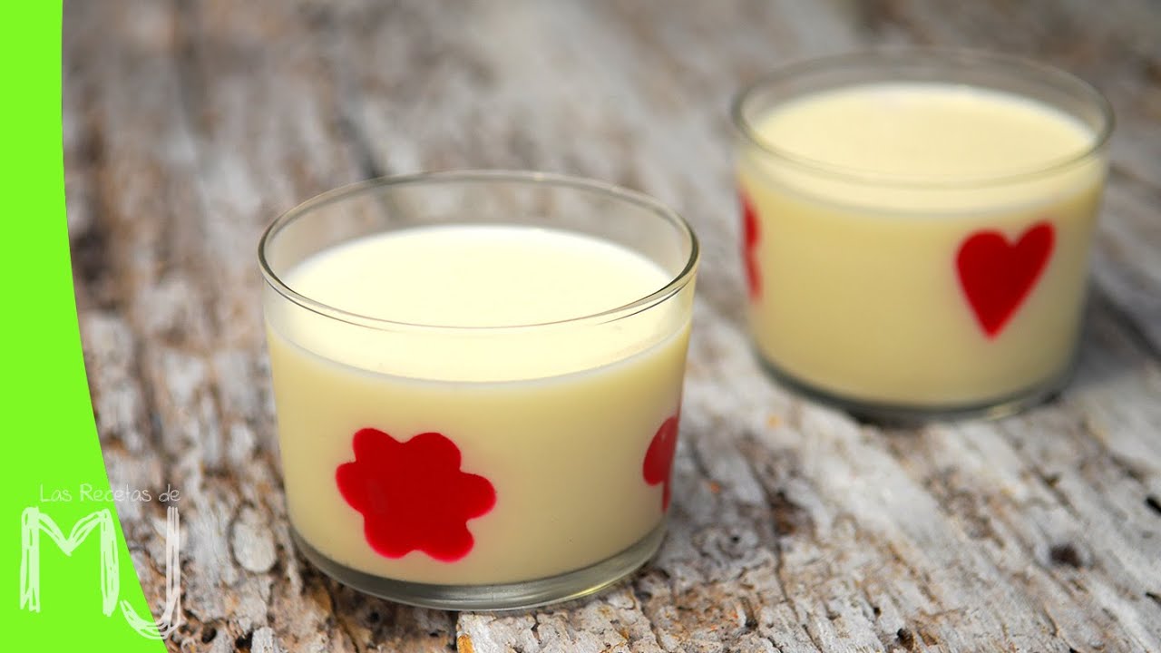PANACOTA (PANNA COTTA) CON GELATINA DE CEREZA Postre típico italiano PANACOTA (PANNA COTTA) CON GELATINA DE CEREZA Postre típico italiano