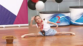 Acrobatic gymnastics baby kindersport dance