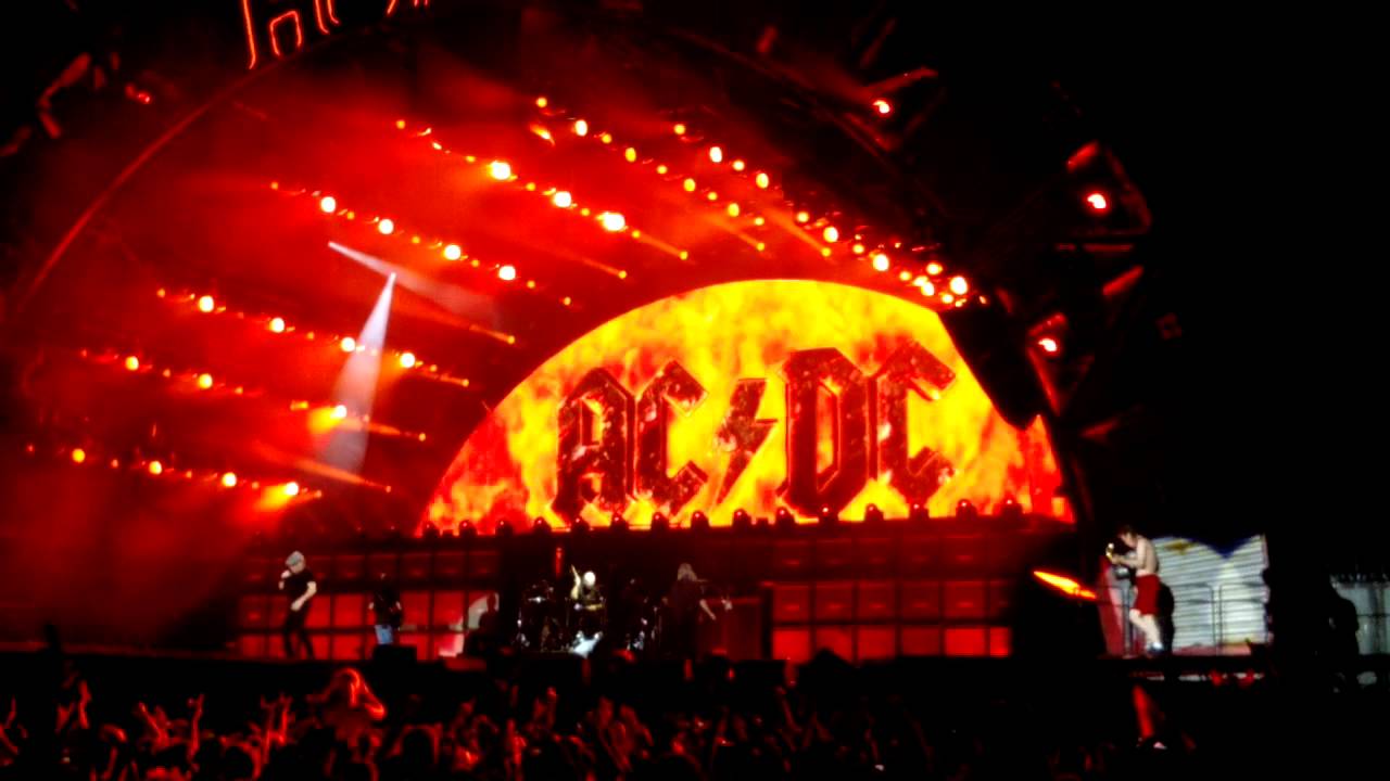 AC/DC - Highway to Hell Live Olympiastadion Berlin 25.06.2015 - YouTube