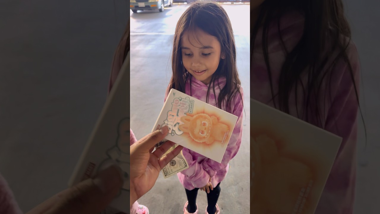 Папа спрашивает у дочери Лабубу или 100$ 