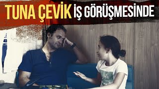 Tuna Çevik Babası Tolga Çevik İçin İş Görüşmesinde Resimi