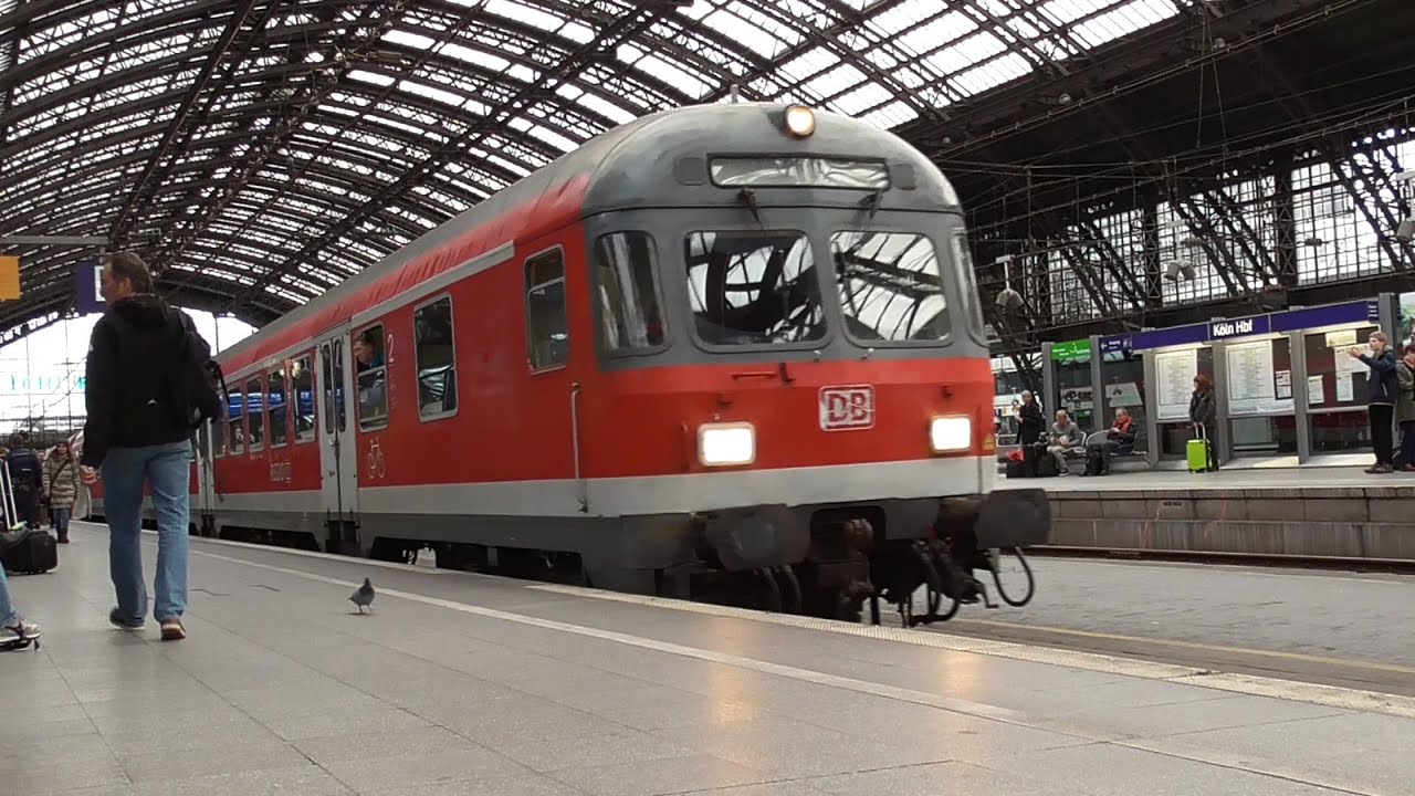 DB Silberlinge mit BR 111 147-5 fährt ab von Köln Hbf - YouTube