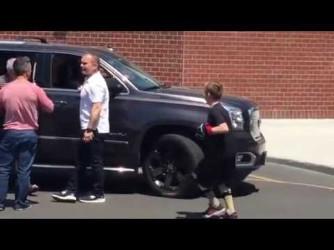 Young fan challenges TIE DOMI to drop gloves