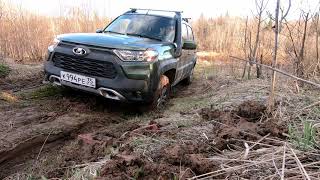 Нива ТРЕВЕЛ. ЗАСТРЯЛ в ГЛИНЕ!!! Весь вечер КОПАЛ и ДОМКРАТИЛ... Не всеми ИНСТРУМЕНТАМИ доволен...