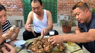【食味阿远】堂哥想吃酱大骨了，阿远买了15斤猪大骨，大口咬下去香的流口水 | Shi Wei A Yuan