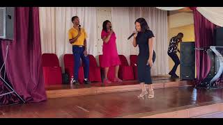 Kukhona Amadlelo ~ Mrs Mamba