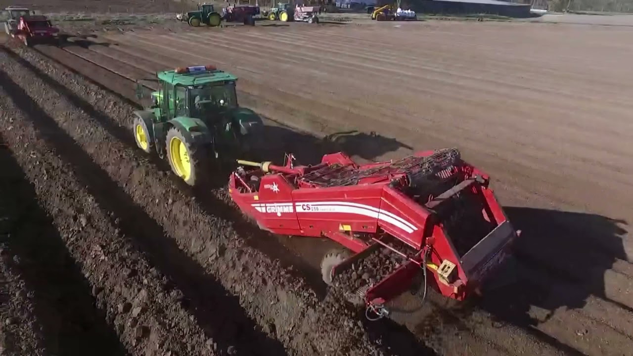 Bruce Farms planting Potatoes in Perthshire with a range of John