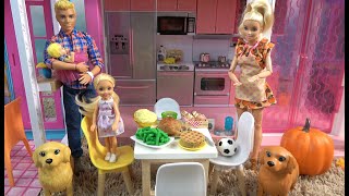 Barbie Thanksgiving Dinner Disaster Turns to Family Thanksgiving Fun with Yummy Turkey and Friends