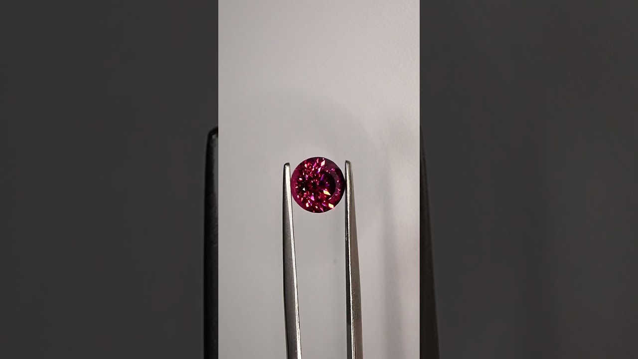 ロードライトガーネット Bright Brilliant Cut™️ 1.68ct - YouTube