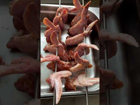 Видео: Куриные крылышки горячего копчения