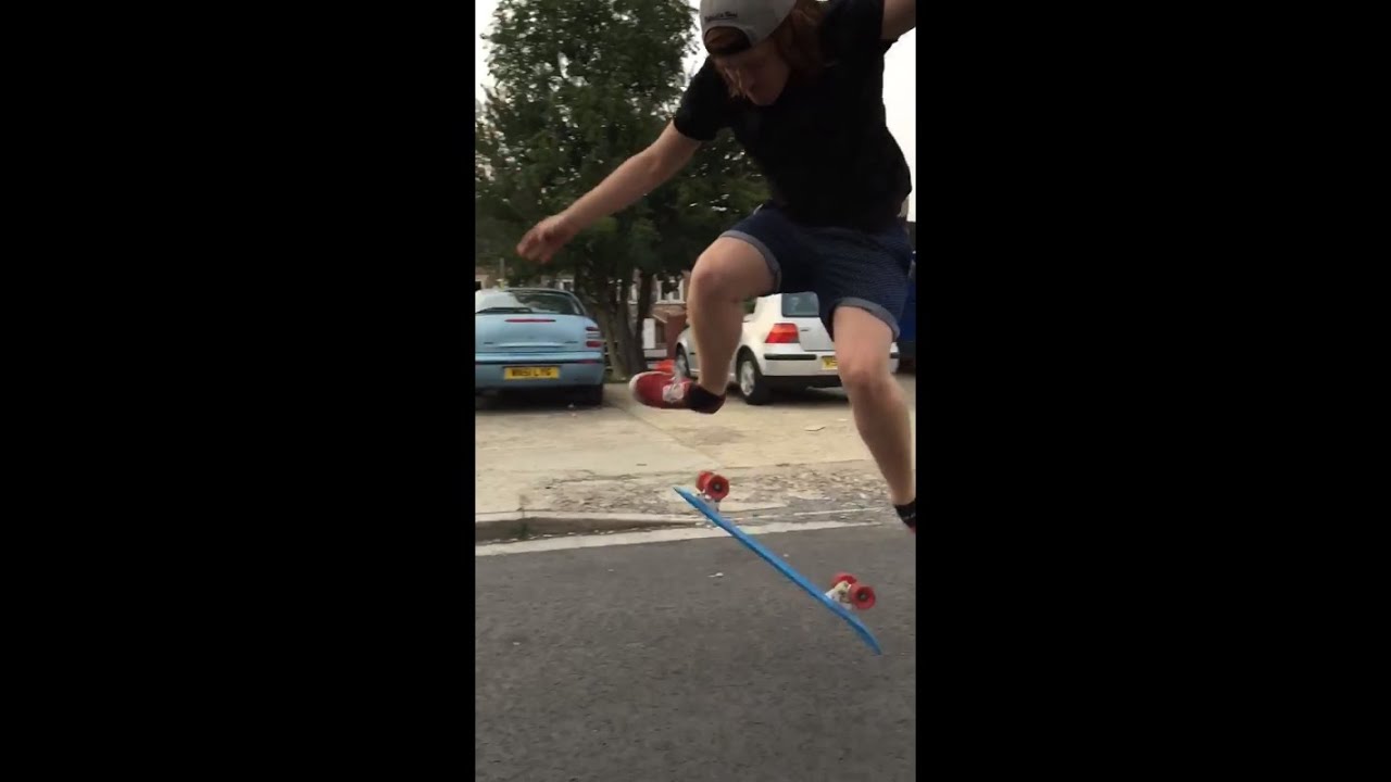 iPhone 6 slow motion Penny Board Kick Flip (240FPS)