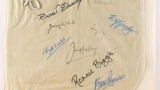 Mail bag signed by Great Train Robbery gang sells for £1,300 at auction | SWNS