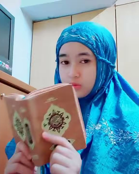 STORY WA CEWEK CANTIK baca alquran