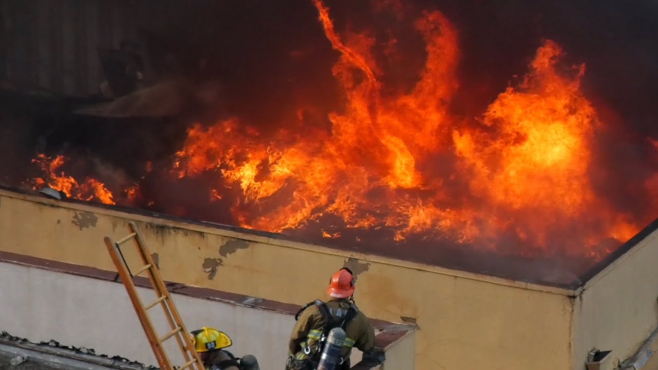 LAFD; MAJOR EMERGENCY STRUCTURE FIRE | Fire Whirl | Van Nuys CA