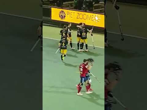 Showing how it's done, twice✌️#DBOLAR #hoofdklasse #hockeyseason #matchday #fieldhockey #hockey thumbnail
