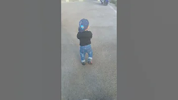 امشي بشارع مجنون 