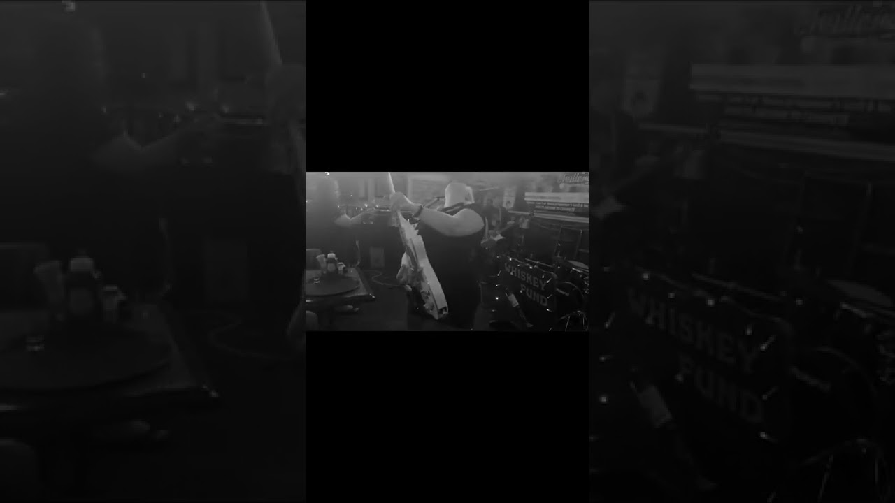 Roxy Gunn Guitar Solo | Zombie