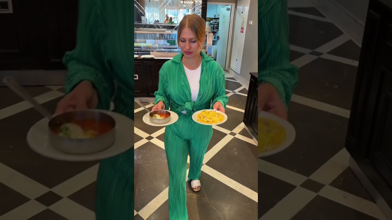 Завтрак по системе шведский стол в гостинице David Tower в Нетании