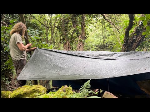 Making a shelter with tarpaulin in the rain
