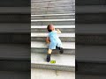 IL RÃUSSIT Ã MONTER LES ESCALIERS TOUT SEUL !