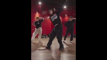 Shiloh Jolie Pitt - APT Bruno Mars / Rosé dance choreography