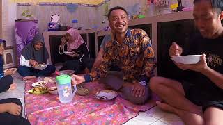 Eat with the SULTAN NGRAYUN bund,,