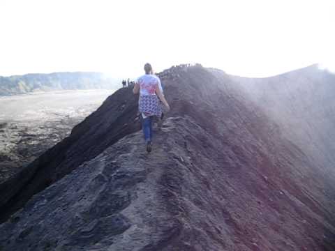 Video: Kelionė po Indonezijos Bromo kalną Javoje