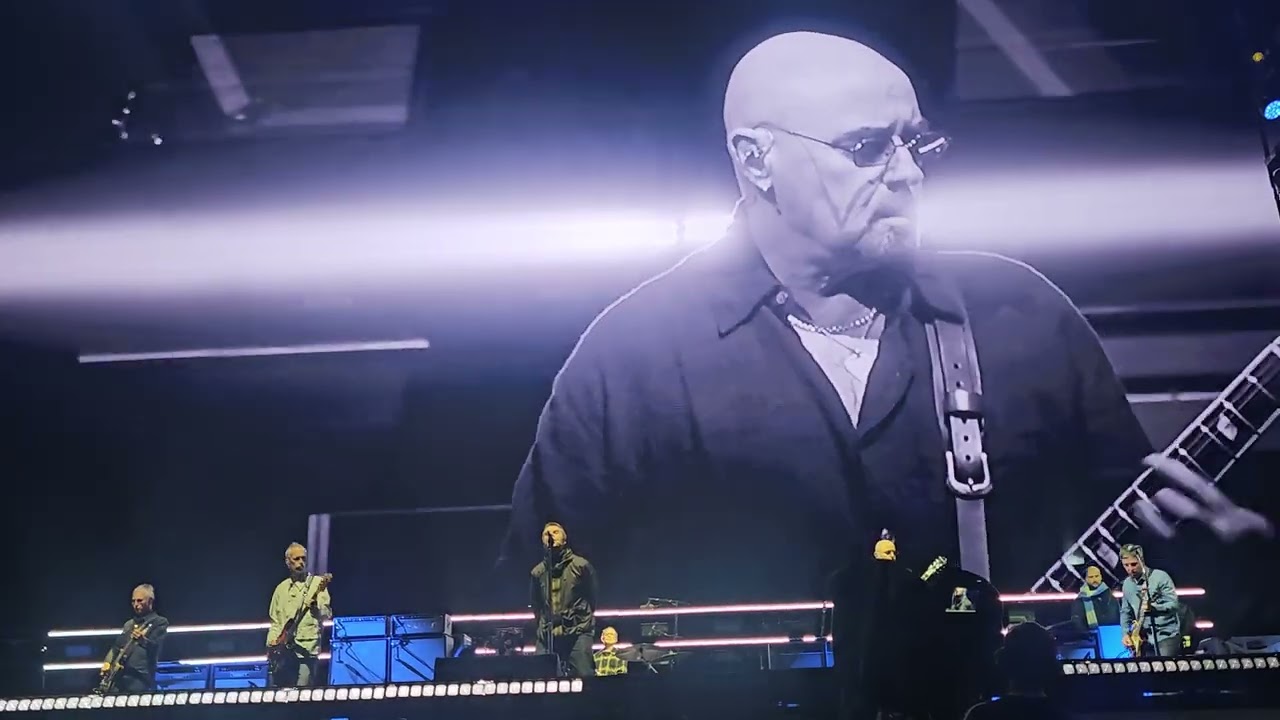 Oasis - Acquiesce LIVE Rogers Stadium Toronto