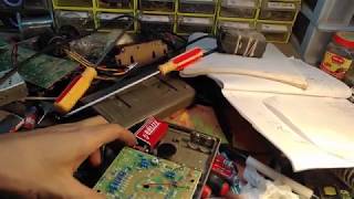 Hướng dẫn sửa đồng hồ vạn năng hỏng thang X1. Cầm tay vào que đo thang x1 kim lên