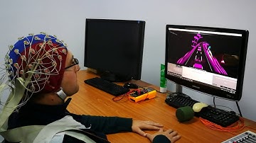 Brain-computer interface with real-time gameplay
