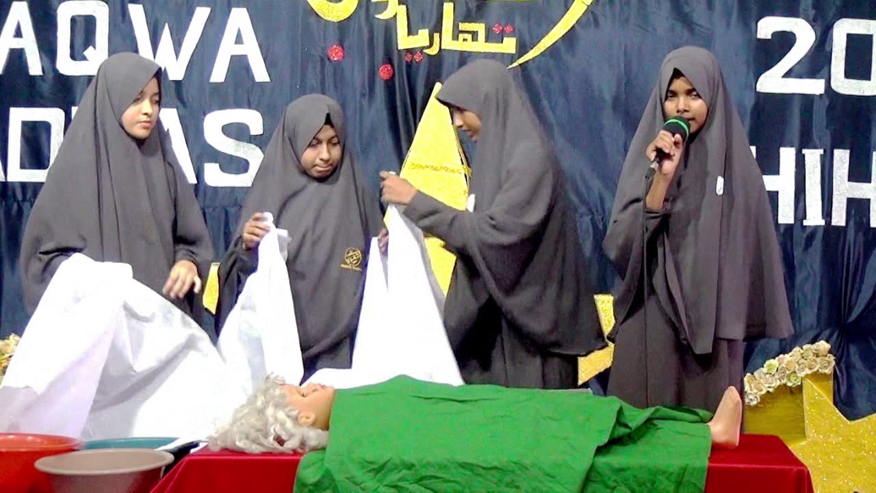 ஒரு ஜனாஸாவை குளிப்பாட்டி கபனிட்டு தொழுகையும் நடாத்தி காட்டுகிறார்கள்