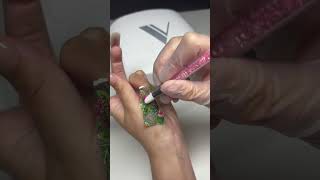 How to use transfer foils 🌴🌺 be sure to subscribe for more!! #nails #shortsfeed #tutorial #uñas