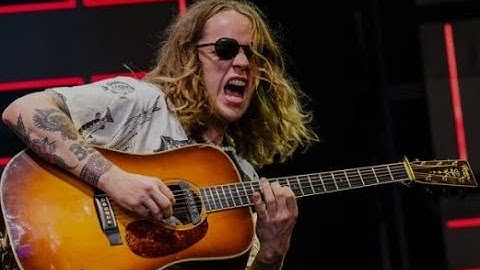 Billy Strings crushes "Raleigh & Spencer" 7/30/2024 Worcester, MA