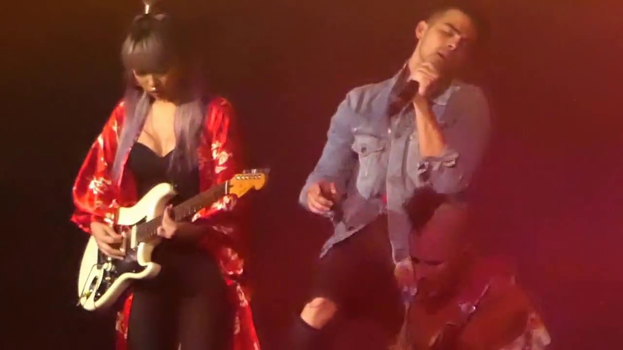 DNCE Cake by the Ocean (live) YouTube