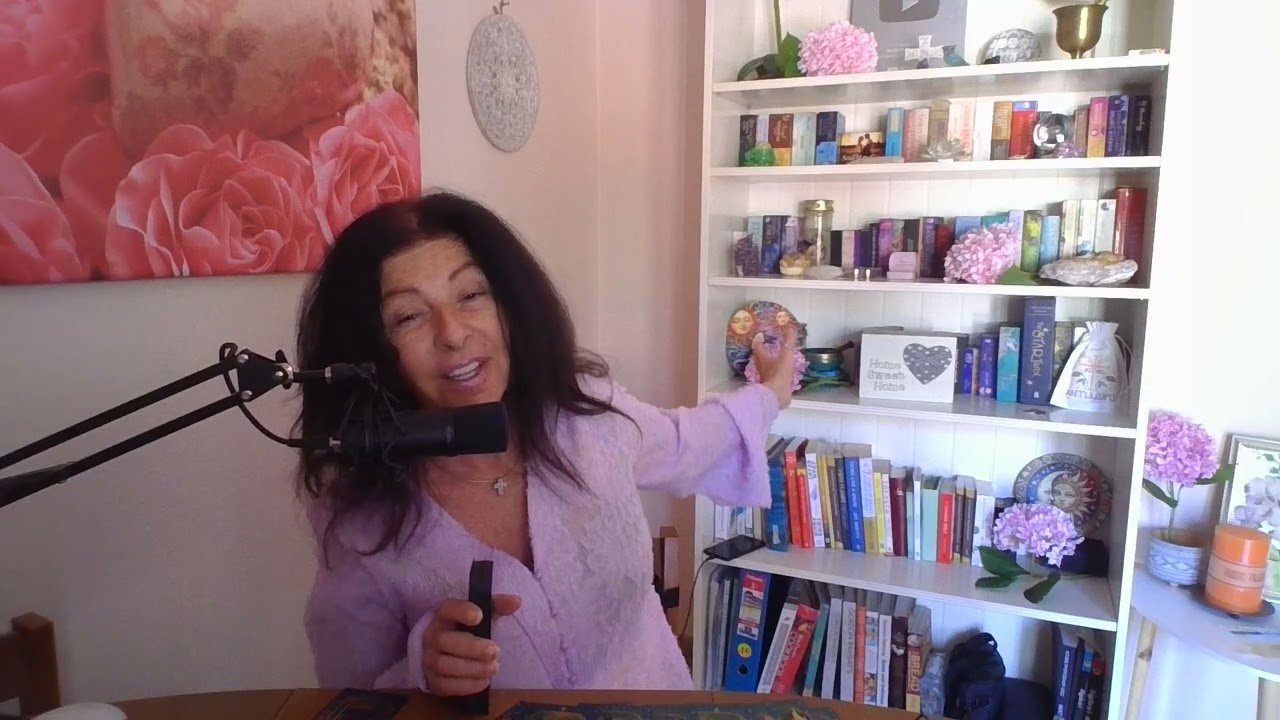 VIRGO - BEAWARE! AN ENERGY VAMPIRE! PROTECT YOURSELF! #VIRGO #VIRGOLOVE #VIRGOTAROT #VIRGONATION1111