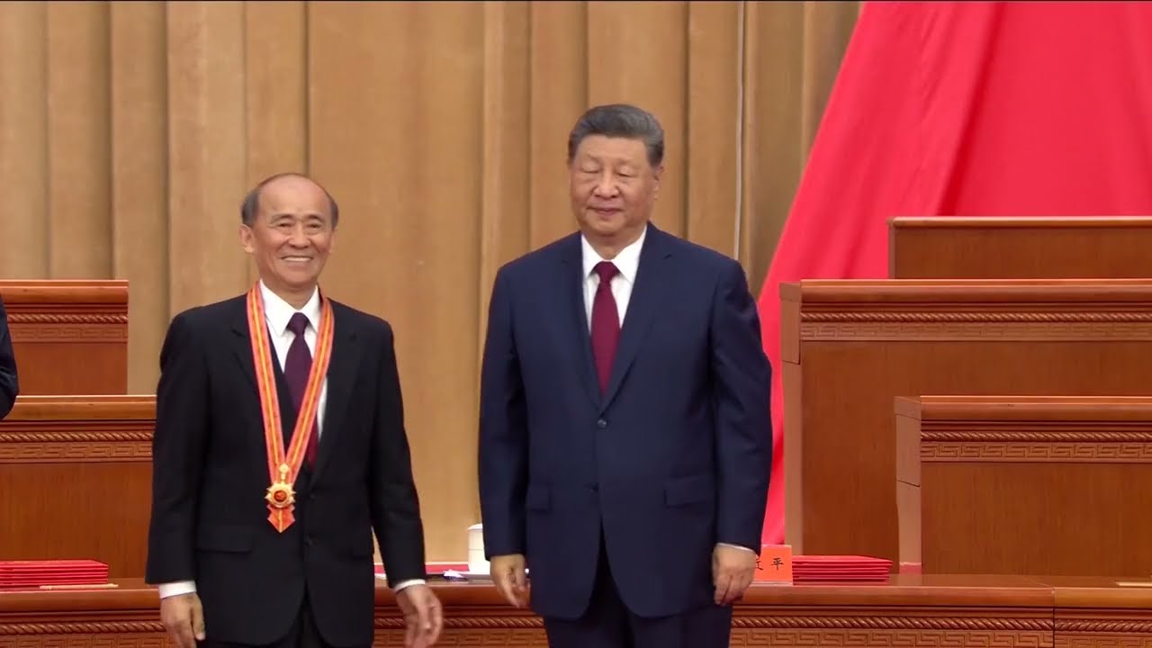 Xi confiere la Medalla 1 de Julio a miembros destacados del PCCh