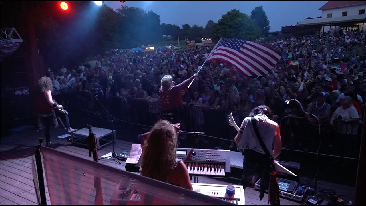 Mira Hairbanger's Ball - "Real American" (Rick Derringer cover) en YouTube Mira Hairbanger's Ball - "Real American" (Rick Derringer cover) en YouTube