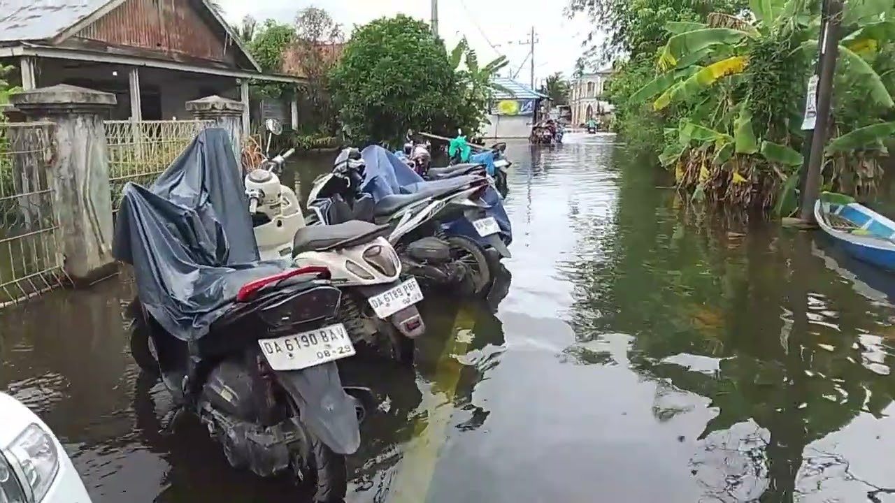 Mengunjungi desa yang terdampak banjir di Kalimantan Selatan
