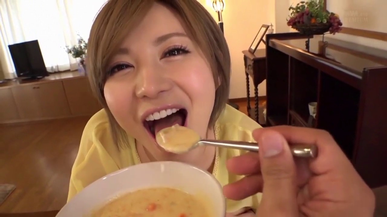 Eating breakfast with Japanese girlfriend/日本の彼女とご飯をたべている。 