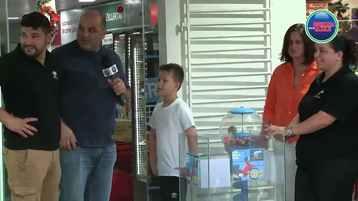 Elena Lima es la ganadora de la Moto del El Market...
