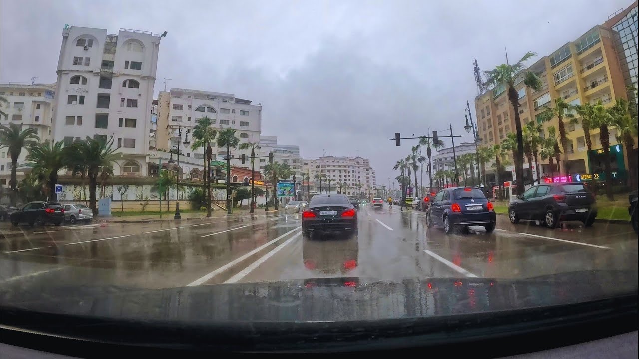جولة فكورنيش البلايا بمدينة طنجة تحت أمطار الخير 🤍(اللهم صيبا نافعا🤲🏻) 4k video
