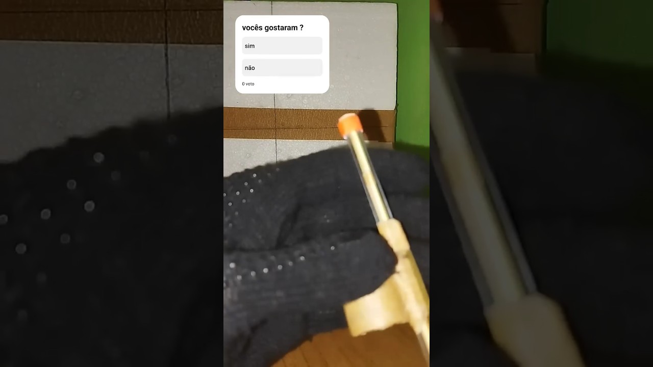 "Olha só a força da minha arma de Airsoft caseira que eu fiz!" 🦇