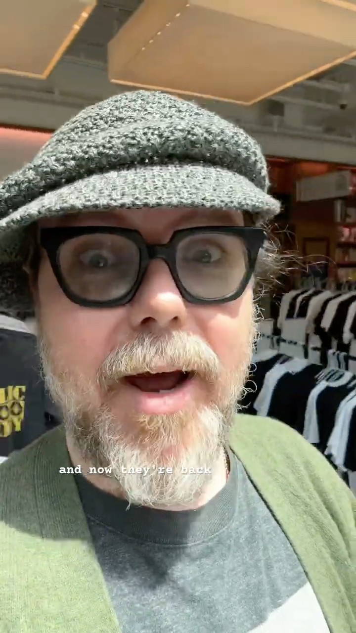 wowowo様 Wowow! At T-Site Daikanyama! Groovy pop-up tees and records! - YouTube